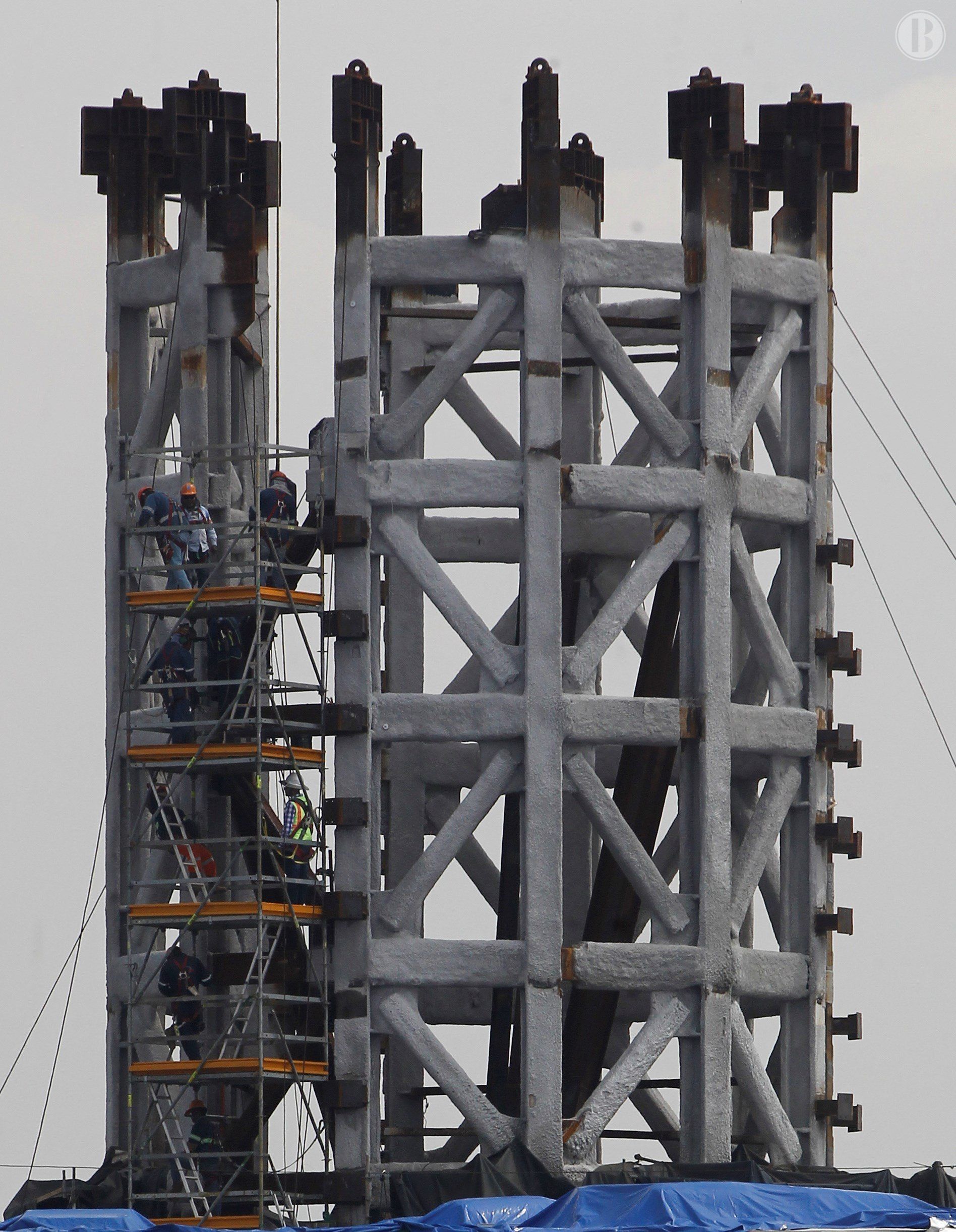  Una torre de control a medias, último vestigio de la magna obra de Peña Nieto