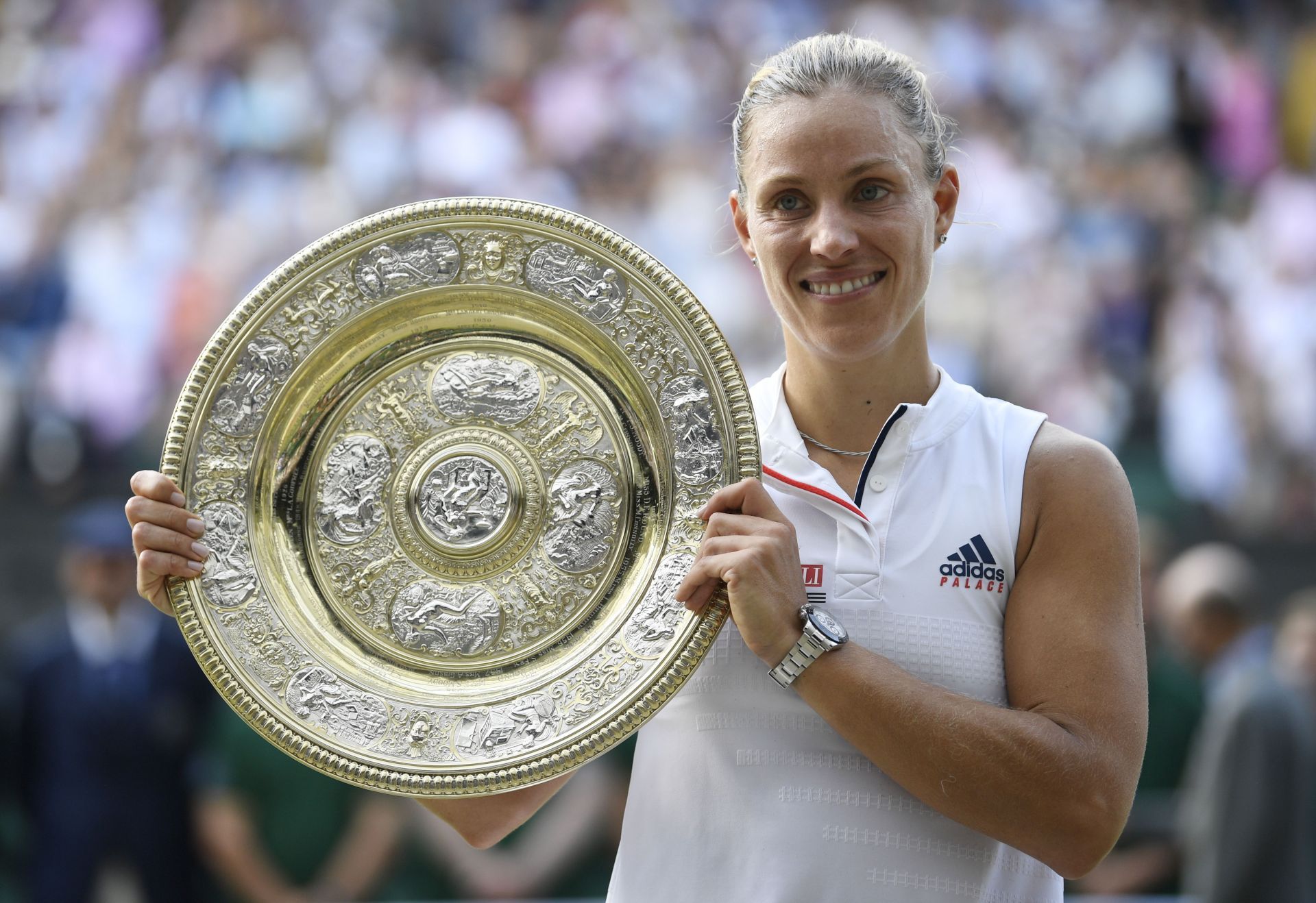 Angelique Kerber anula a Serena, gana Wimbledon y sucede a Steffi