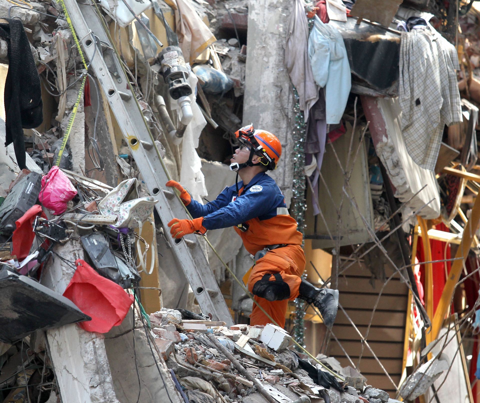 Lo que se debió hacer y no se hizo con los residuos del sismo en México