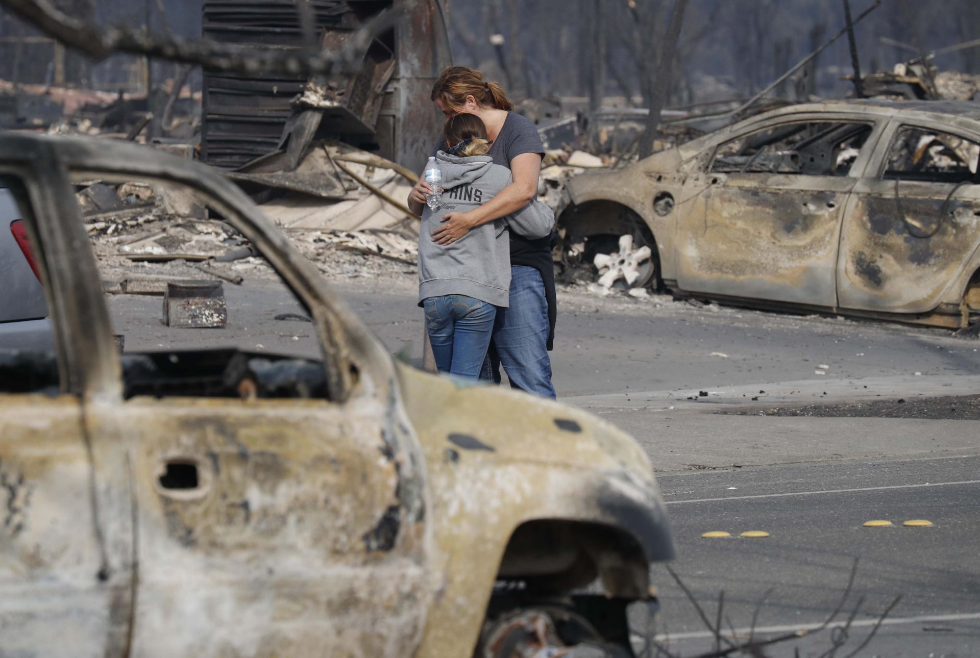 Bomberos no logran controlar fuegos de California que han dejado 21 muertos
