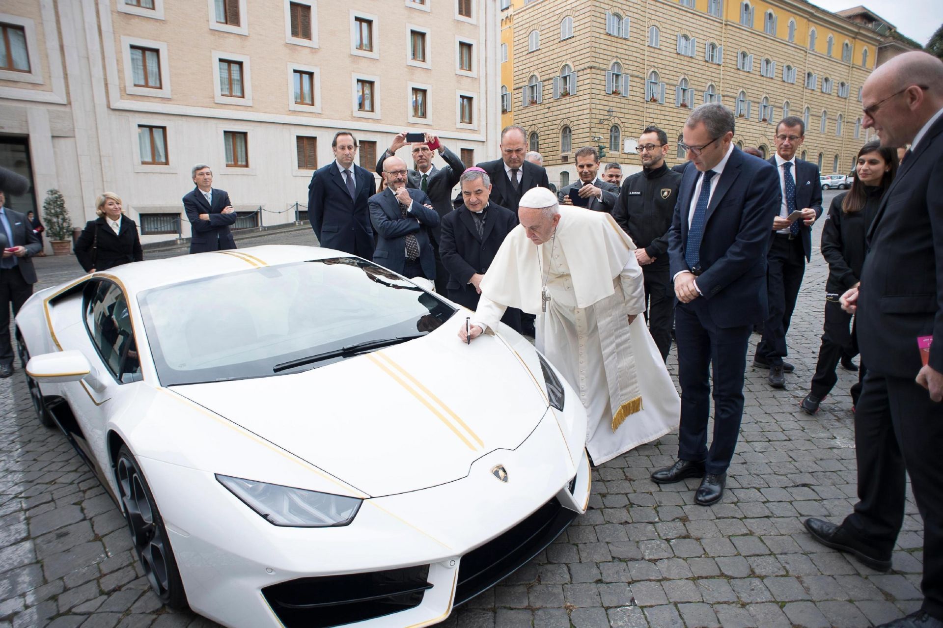 ope Francis and Lamborghini Huracan