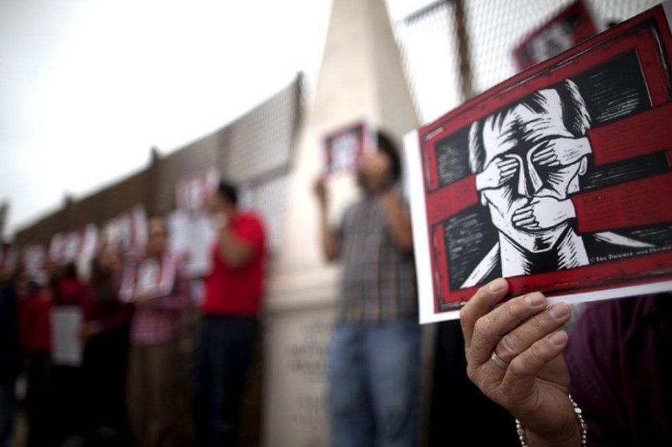 Ayuntamiento Barcelona acogerá cada año a 4 periodistas mexicanos amenazados