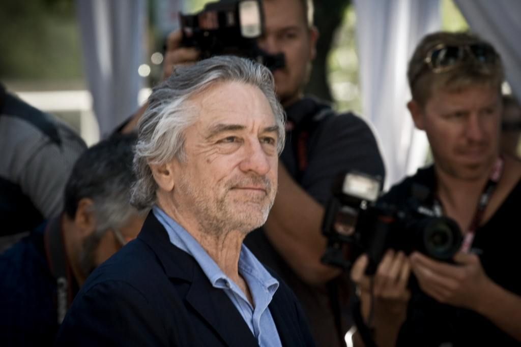 de-niro-denuncia-a-empleada-por-dedicar-muchas-horas-de-trabajo-a-ver-netflix