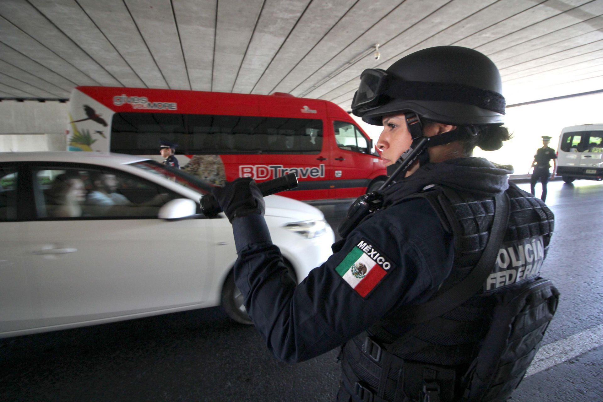 dia-de-la-mujer-cancun-mexico-policia