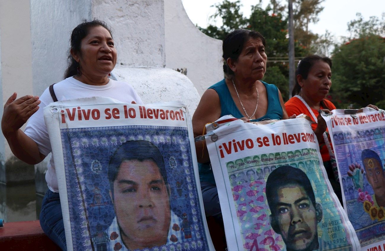 el-dolor-de-un-lustro-sin-saber-consume-a-los-padres-de-ayotzinapa