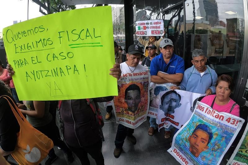 fiscalia-de-mexico-crea-unidad-especial-de-investigacion-para-caso-ayotzinapa