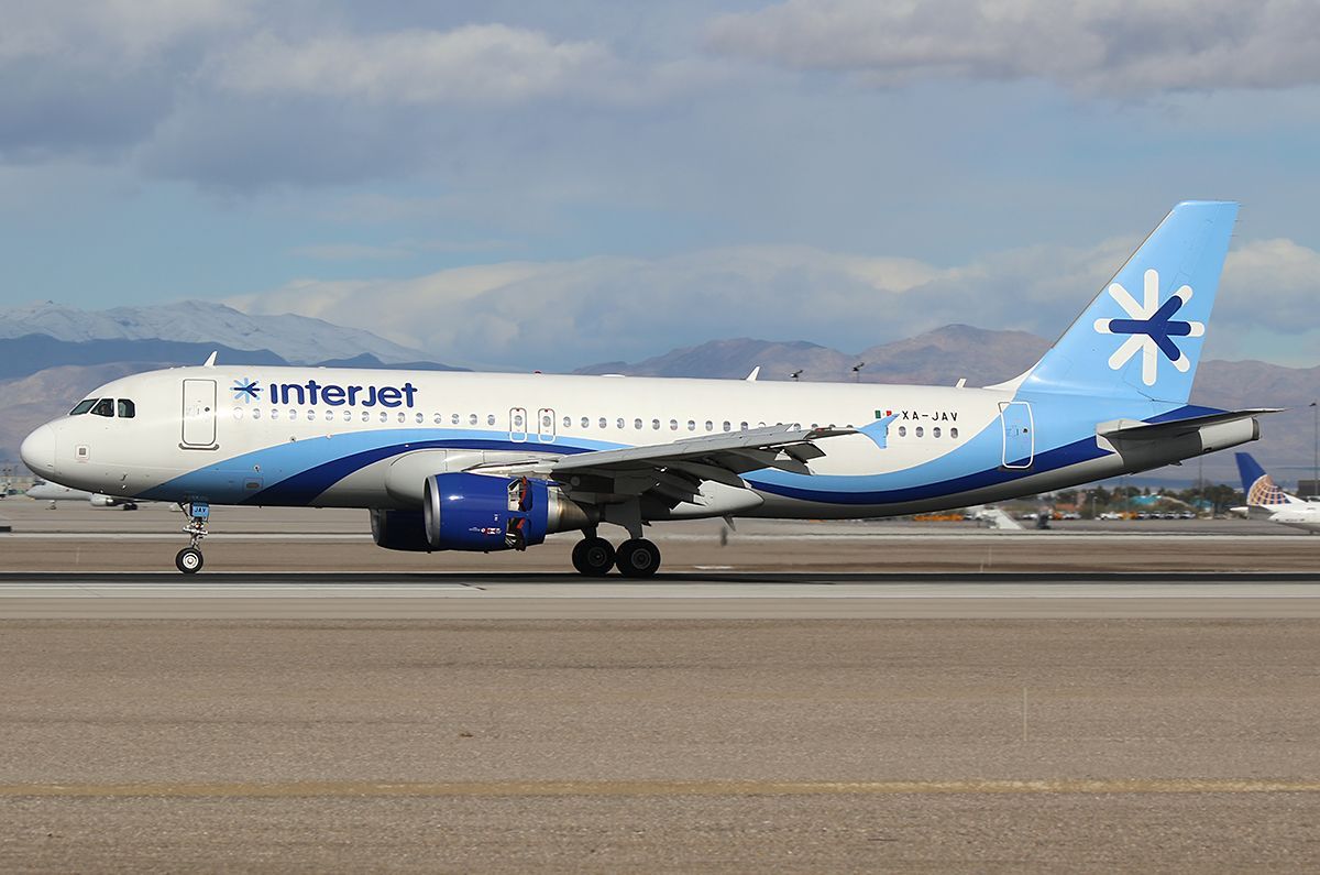Un avión con 105 pasajeros aterriza de emergencia en el sur de México