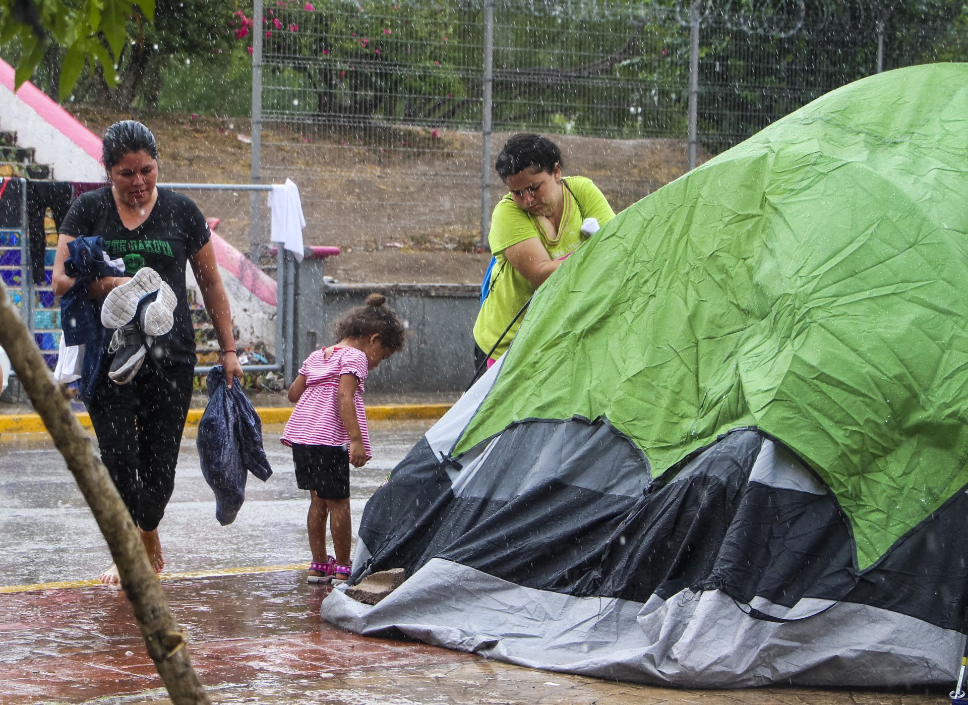 MigrantesLluvia06