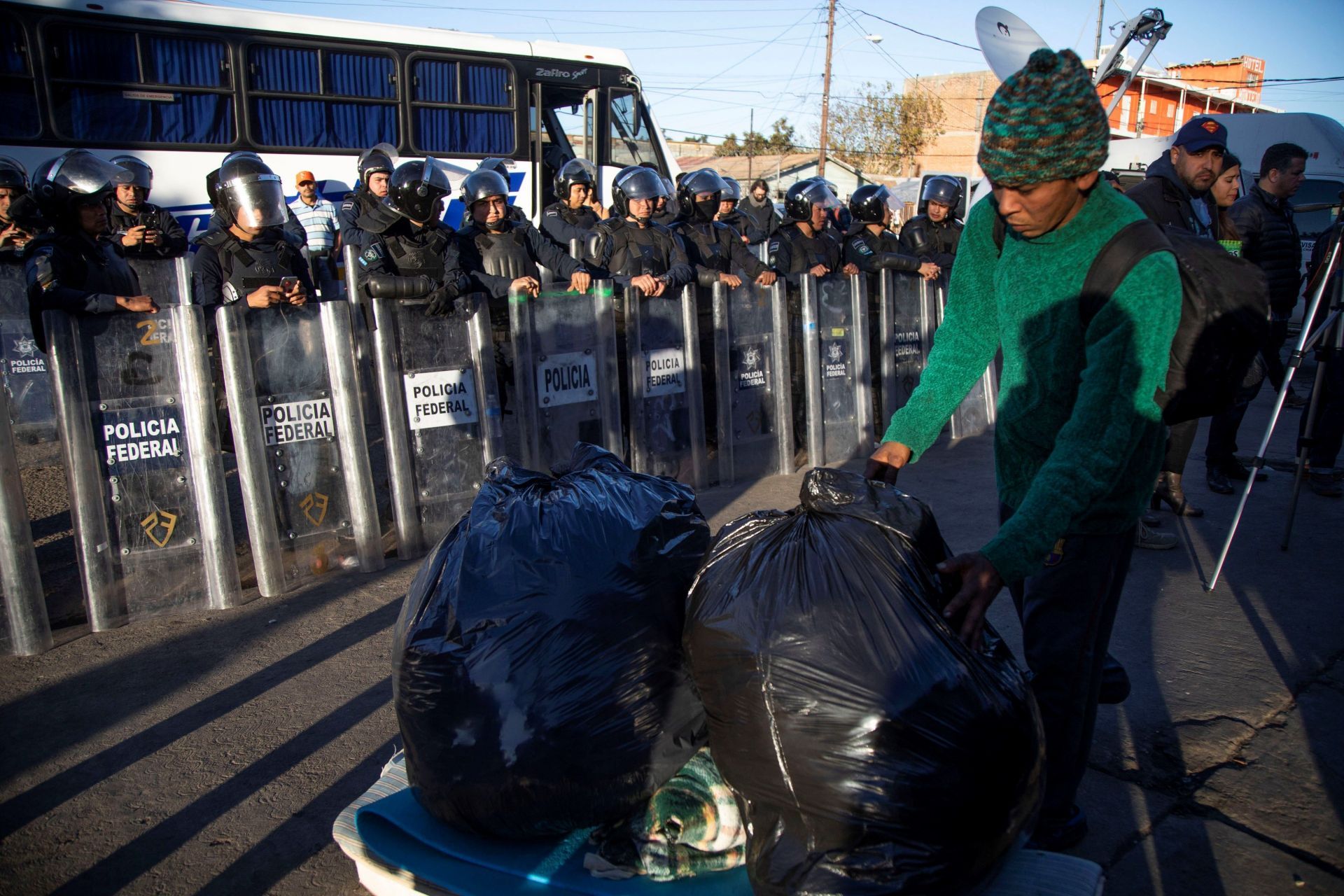 MigrantesresistenintentosdereubicaciónenciudadmexicanadeTijuana