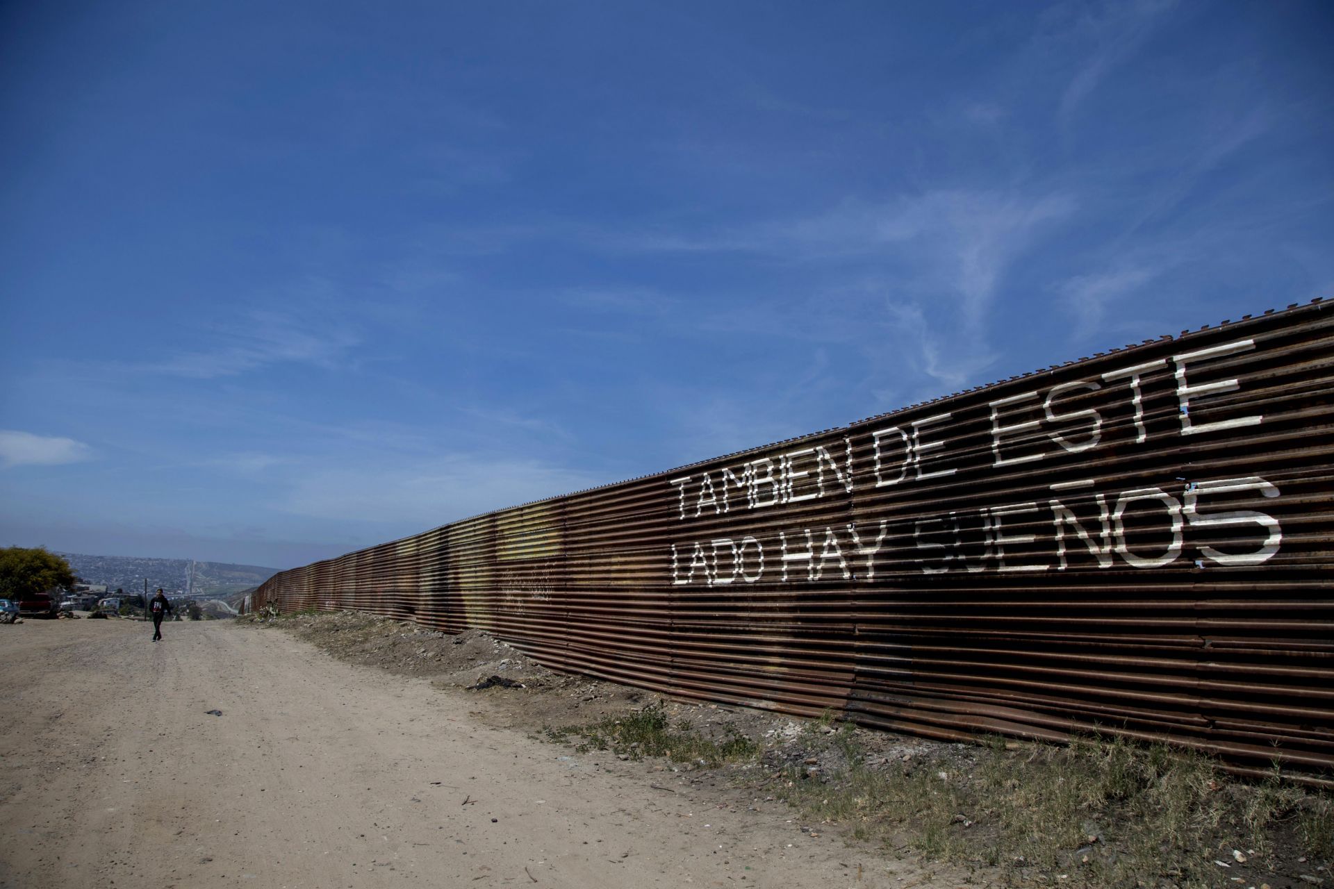 muro-frontera-Vista-de-la-valla-que-delimita-el-territorio-mexicano-y-estadounidense