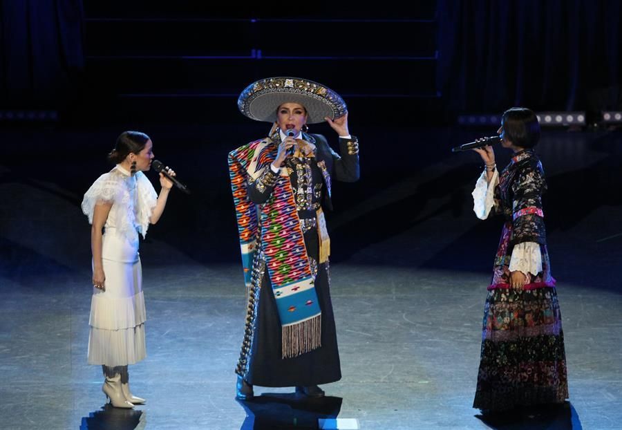 natalia-lafourcade-celebra-la-musica-mexicana-junto-a-celebres-invitados