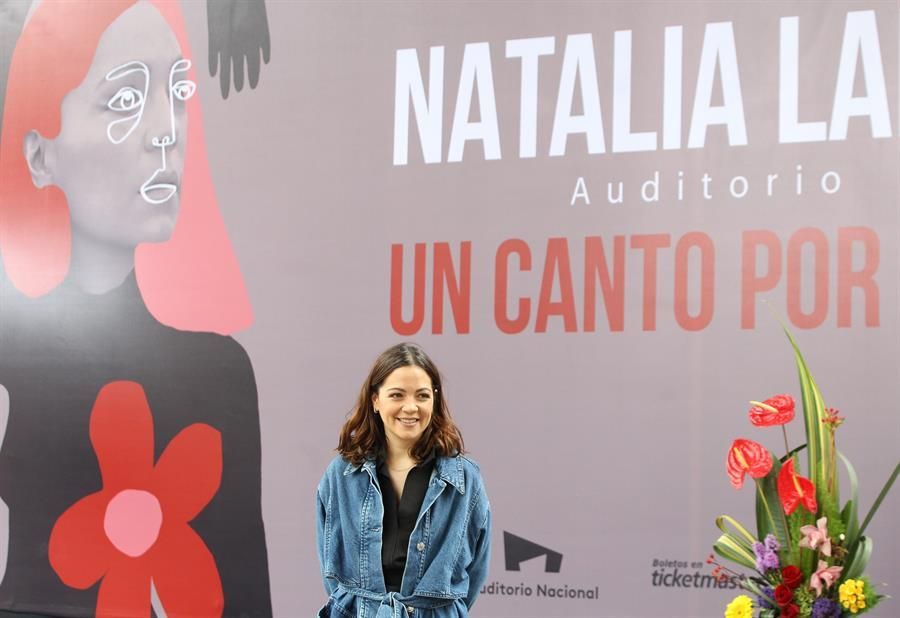 natalia-lafourcade-vuelve-al-escenario-a-cantarle-a-mexico-y-a-la-tradicion