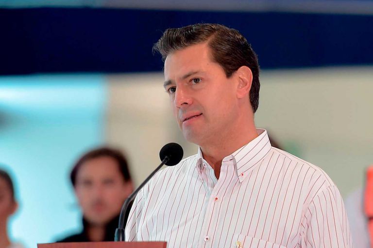 Peña Nieto promulga Ley Desaparición Forzada y se solidariza con familiares