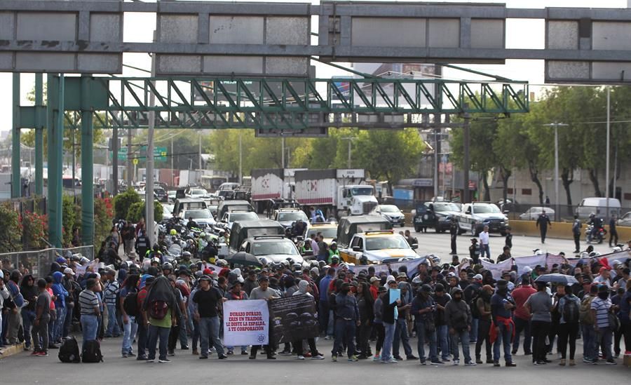 policias-inconformes-con-guardia-nacional-bloquean-aeropuerto-en-mexico