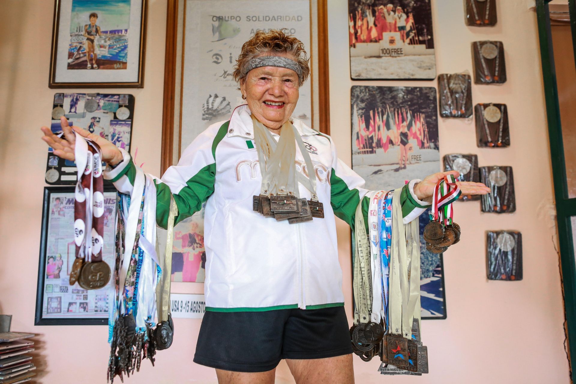 sirena-acapulquena-de-82-anos-la-mujer-con-mas-records-de-nado-en-mexico