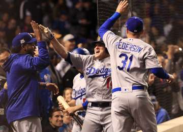 Hernández pegó tres jonrones y Dodgers llegan a Serie Mundial