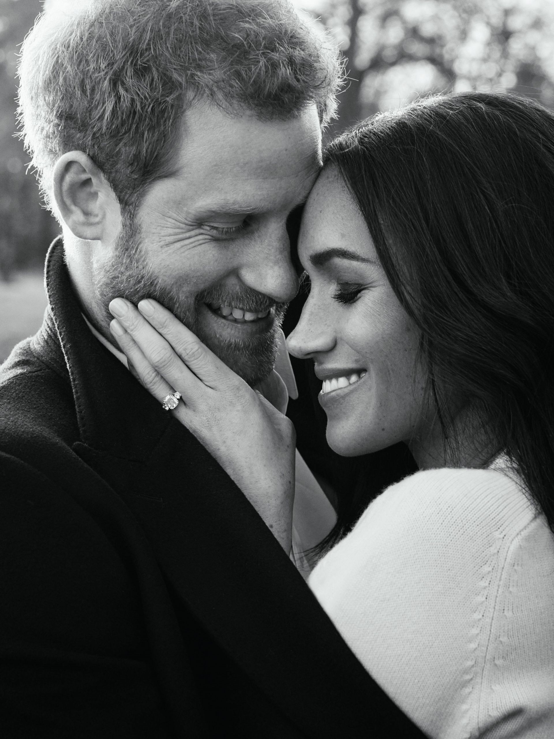 Fotografía oficial del compromiso del príncipe Enrique de Inglaterra y de la actriz estadounidense Meghan Markle realizada por el fotógrafo británico Alexi Lubomirski