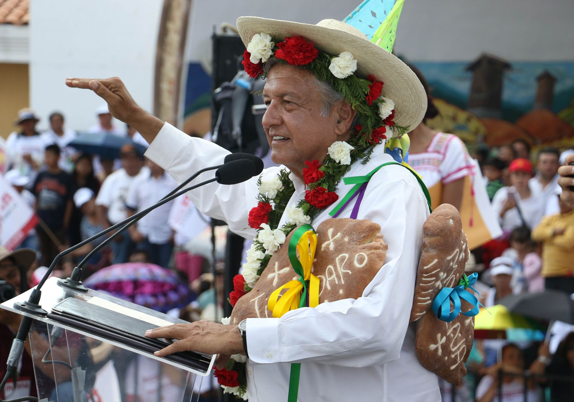 El izquierdista Andrés Manuel López Obrador continua su campaña en Michoacán