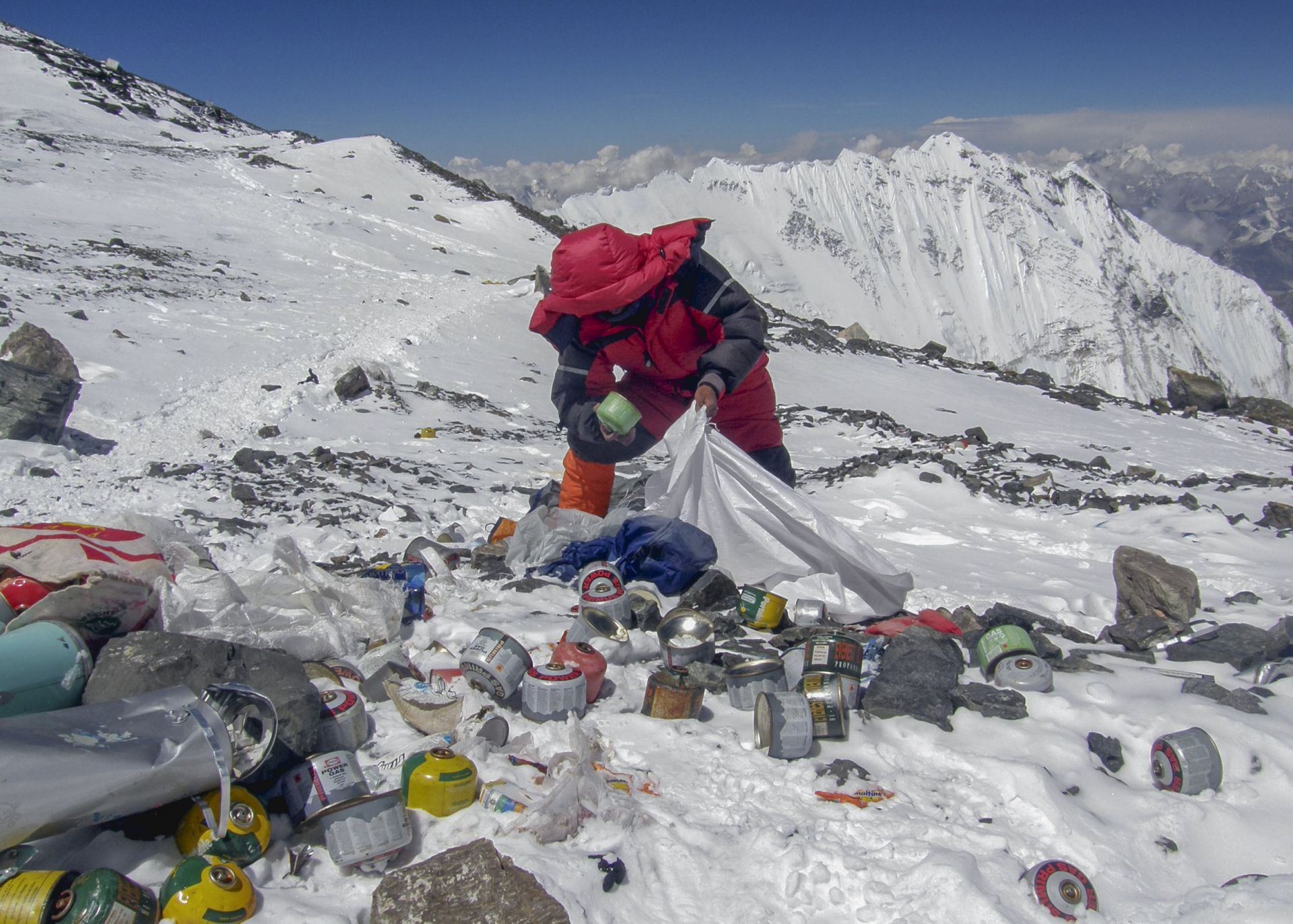 Monte Everest convertido en Basurero