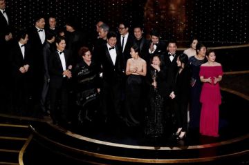 "Parasite" arrasa en los Óscar con cuatro premios, incluido mejor película