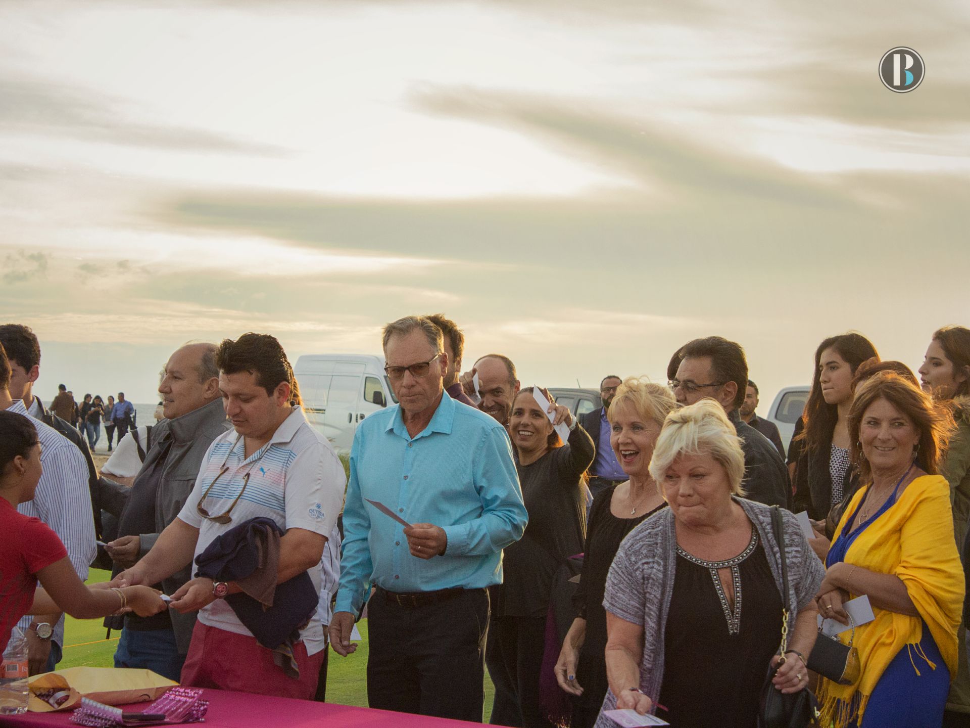 Gente llegando a Sabor a Cabo