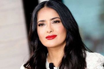 Salma Hayek apoya el paro nacional convocado por las mujeres mexicanas