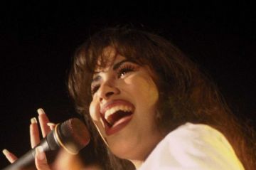 Selena, un ícono potente y una provechosa marca 25 años después de su muerte